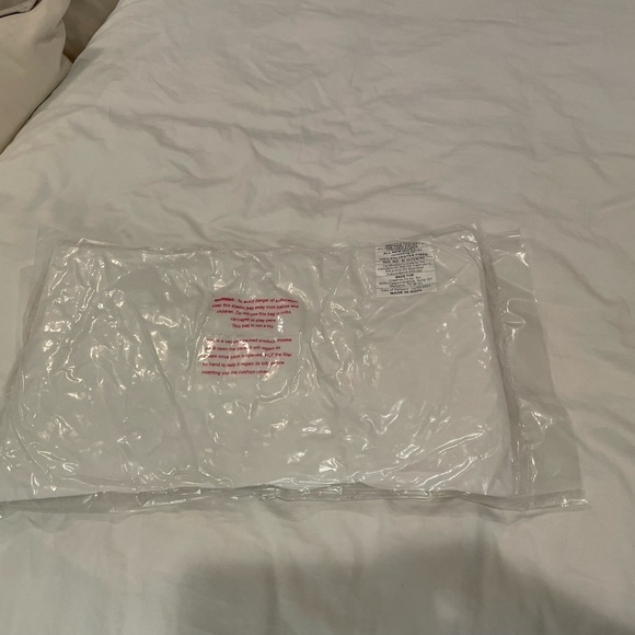 Creative co-op COOP pillow slip cover + pillow insert. Gold/orange tassels - Picture 5 of 6